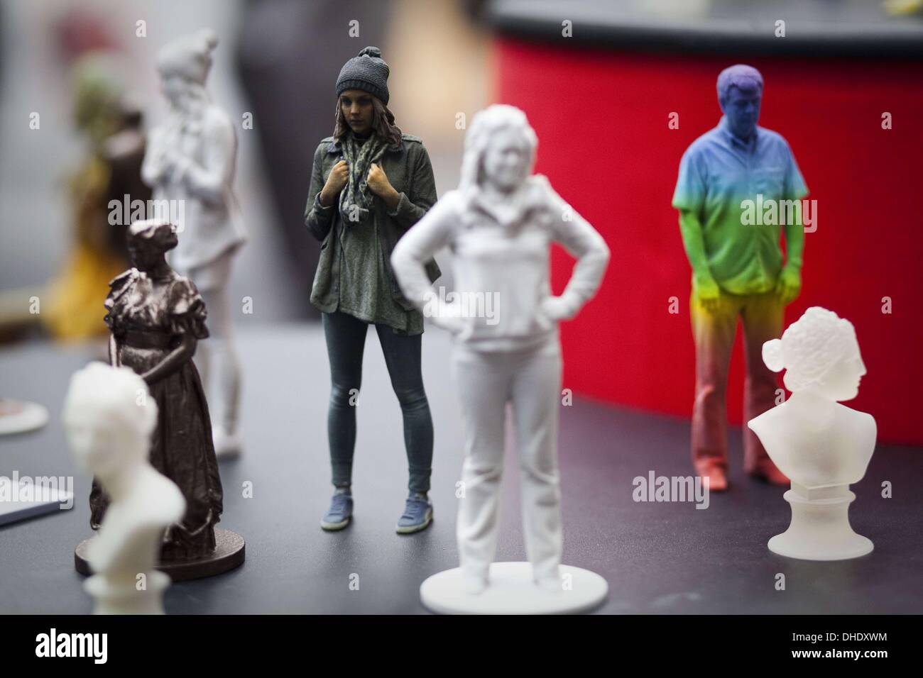 London, UK. 7th Nov, 2013. Full size person 3D scans and 3D prints at ...