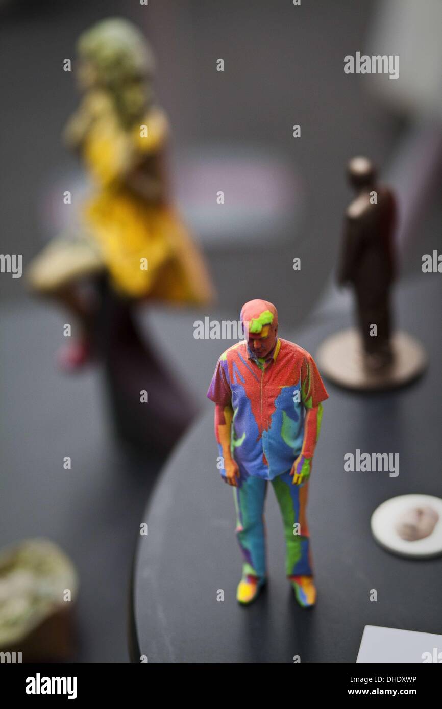 London, UK. 7th Nov, 2013. Full size person 3D scans and 3D prints at ...