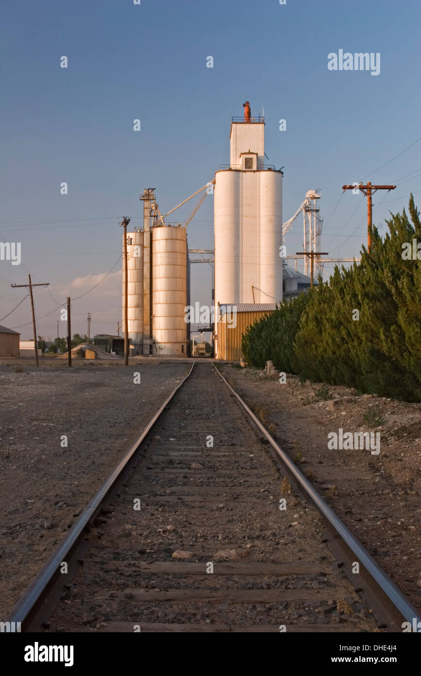 Grain elevators and train tracks, railyard in Portales, New Mexico USA Stock Photo