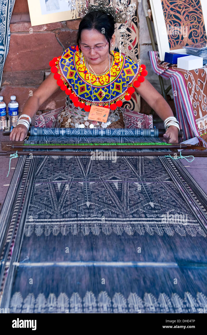 Artisan Nancy Ngali (Malaysia) weaving, International Folk Art Market, Santa Fe, New Mexico USA Stock Photo