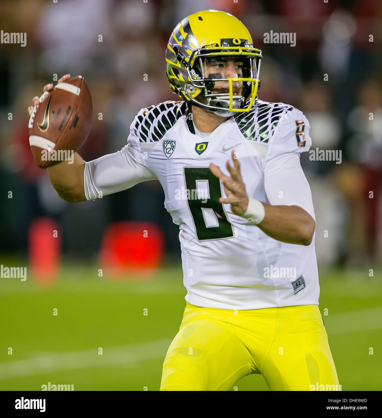 Marcus Mariota Oregon Ducks NCAA Football Action Photo Size: 8 x 10