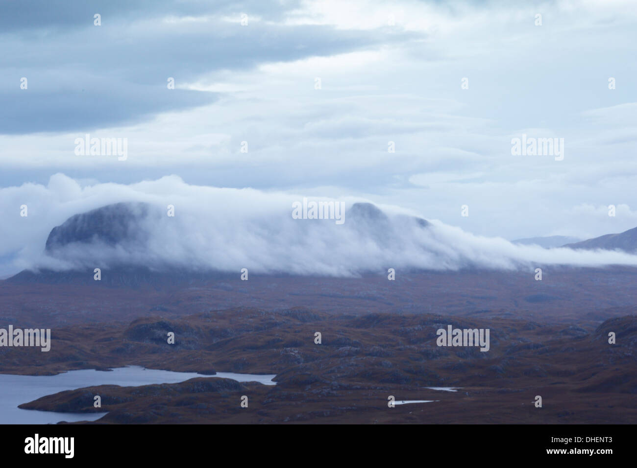 suilven-in-clouds-at-sunrise-from-stac-pollaidh-stock-photo-alamy