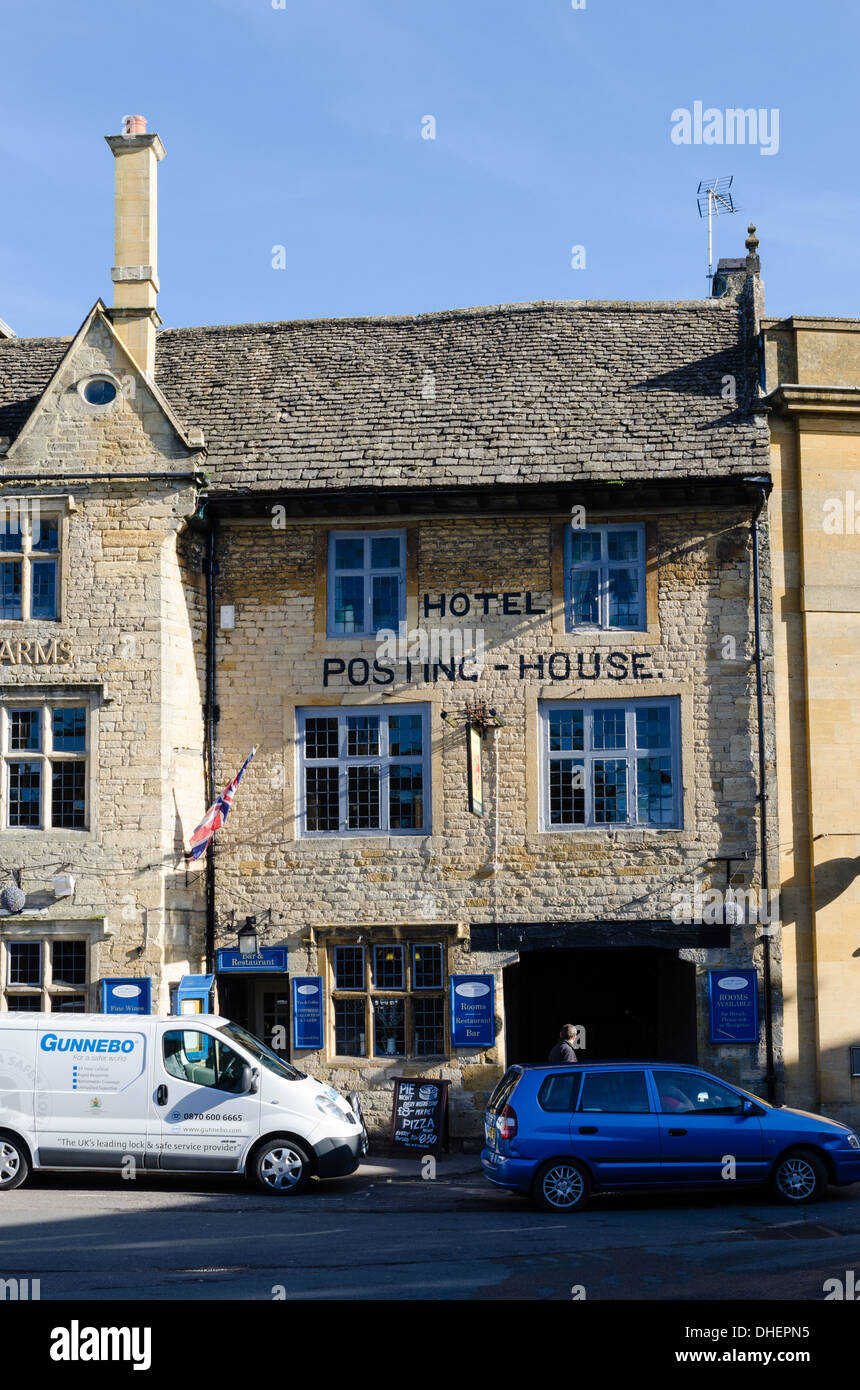 The Kings Arms Hotel and old Posting House in the Cotswold town of Stow-on-the-Wold Stock Photo