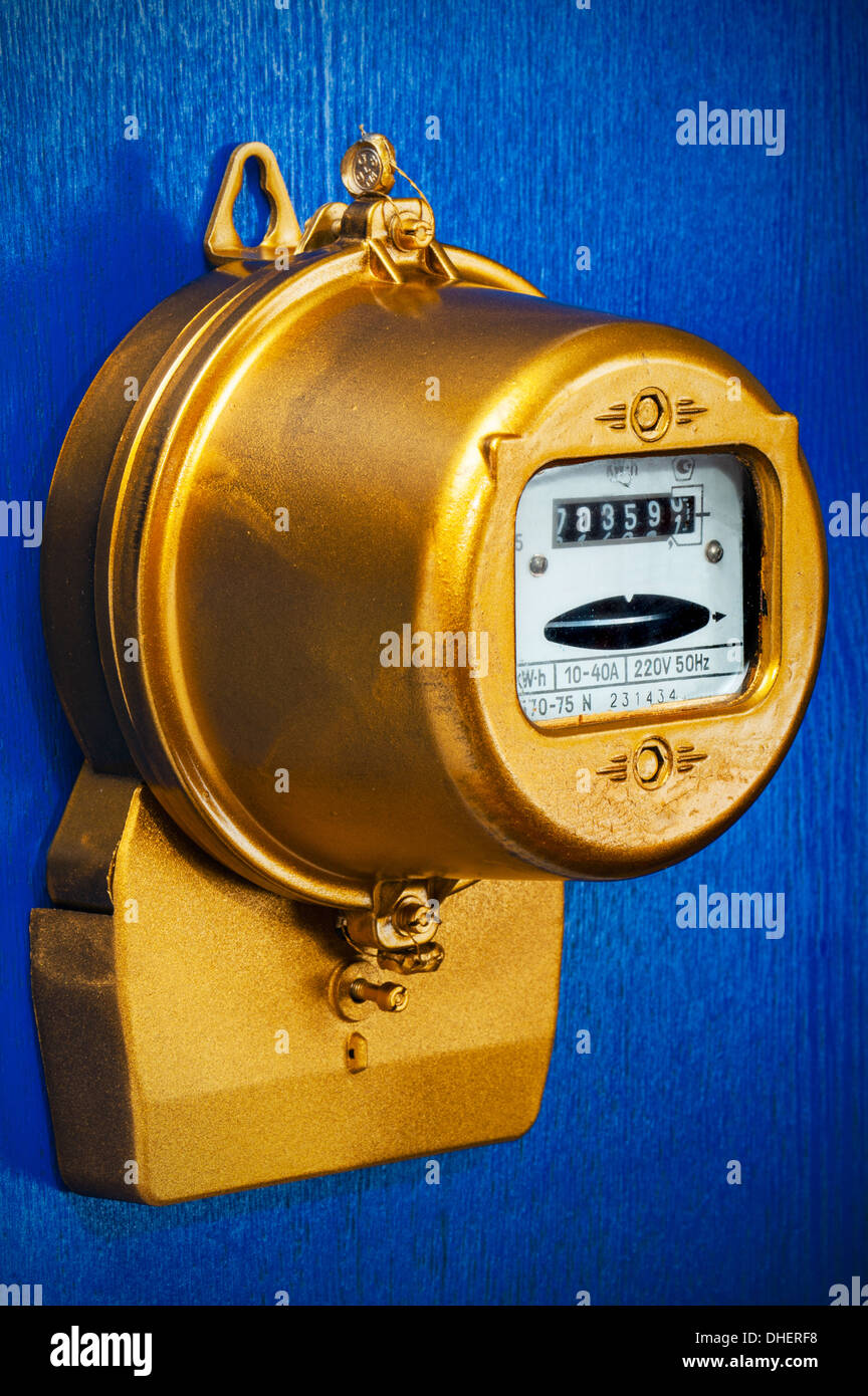 Reading electric meter hires stock photography and images Alamy