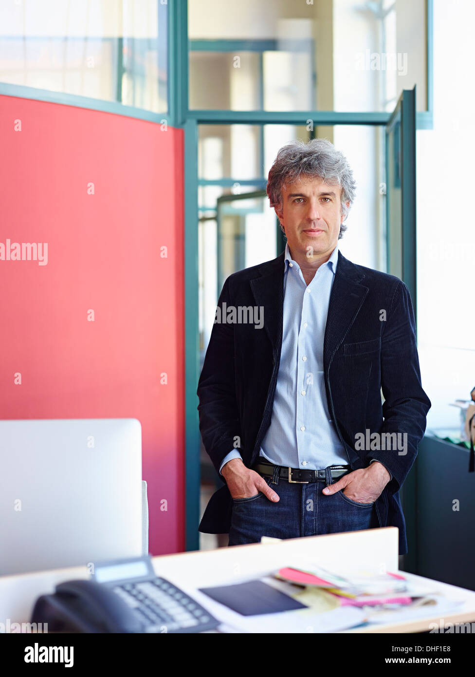 Wearing suit hi-res stock photography and images - Alamy