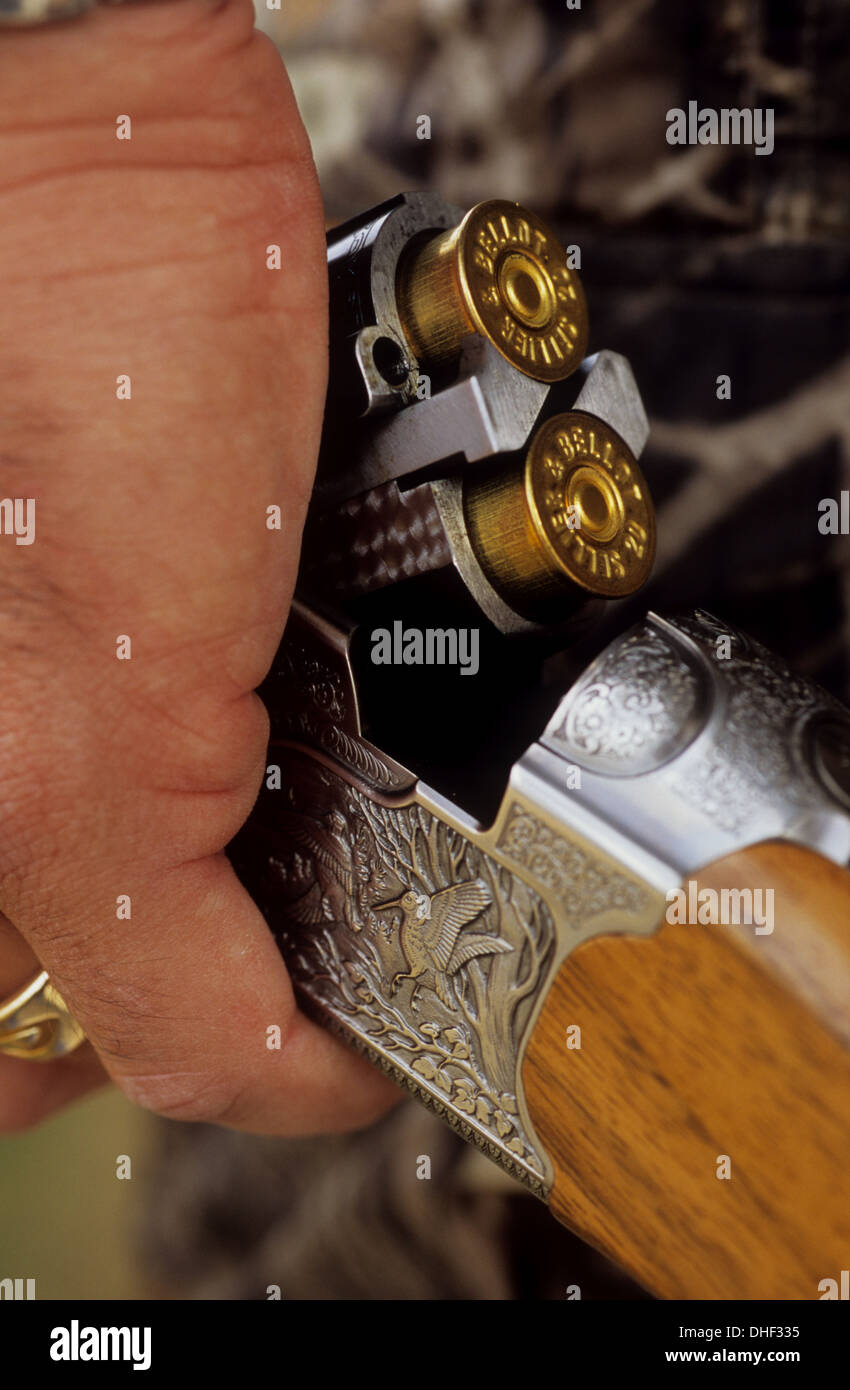 An over and under shotgun hi-res stock photography and images - Alamy