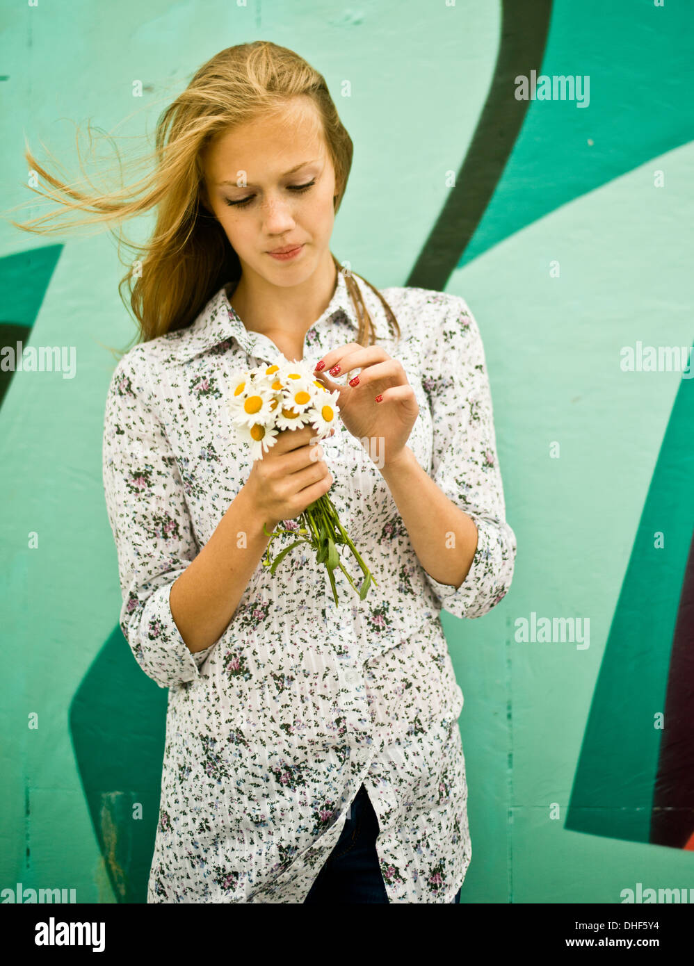 Portrait of young woman with bunch of daisies Stock Photo - Alamy