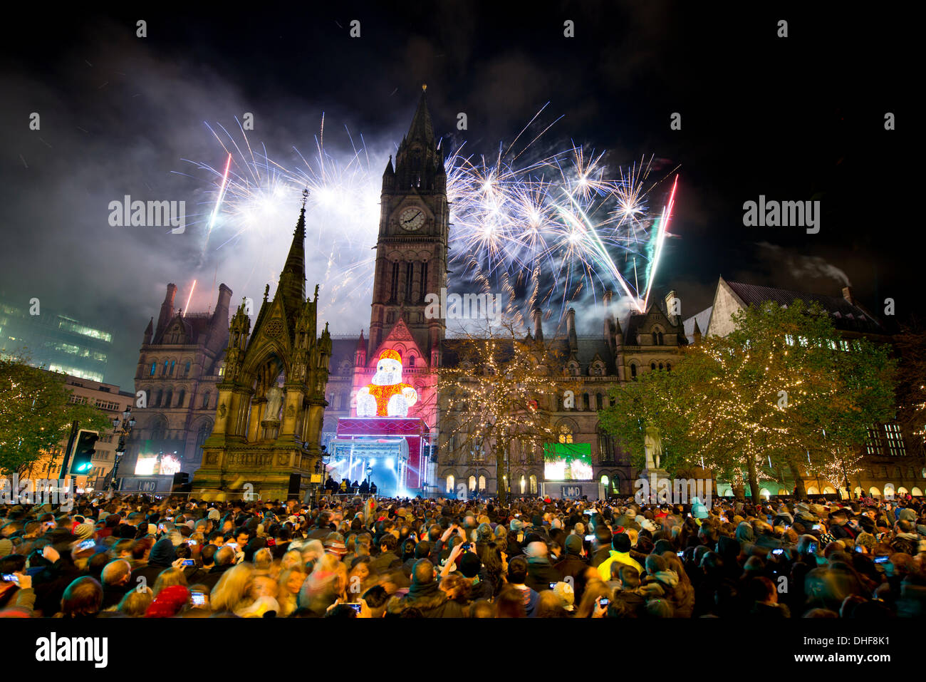 Manchester, UK. 8th November 2013. Revellers flock to Manchester's Albert Square to watch the city's annual Christmas lights switch on in front of the Town Hall. The lights were switched on by ninth X Factor winner James Arthur, who won the talent competition in 2012, along with The Vamps. Credit:  Russell Hart/Alamy Live News. Stock Photo