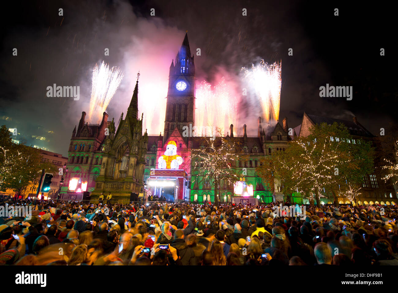 Manchester, UK. 8th November 2013. Revellers flock to Manchester's Albert Square to watch the city's annual Christmas lights switch on in front of the Town Hall. The lights were switched on by ninth X Factor winner James Arthur, who won the talent competition in 2012, along with The Vamps. Credit:  Russell Hart/Alamy Live News. Stock Photo