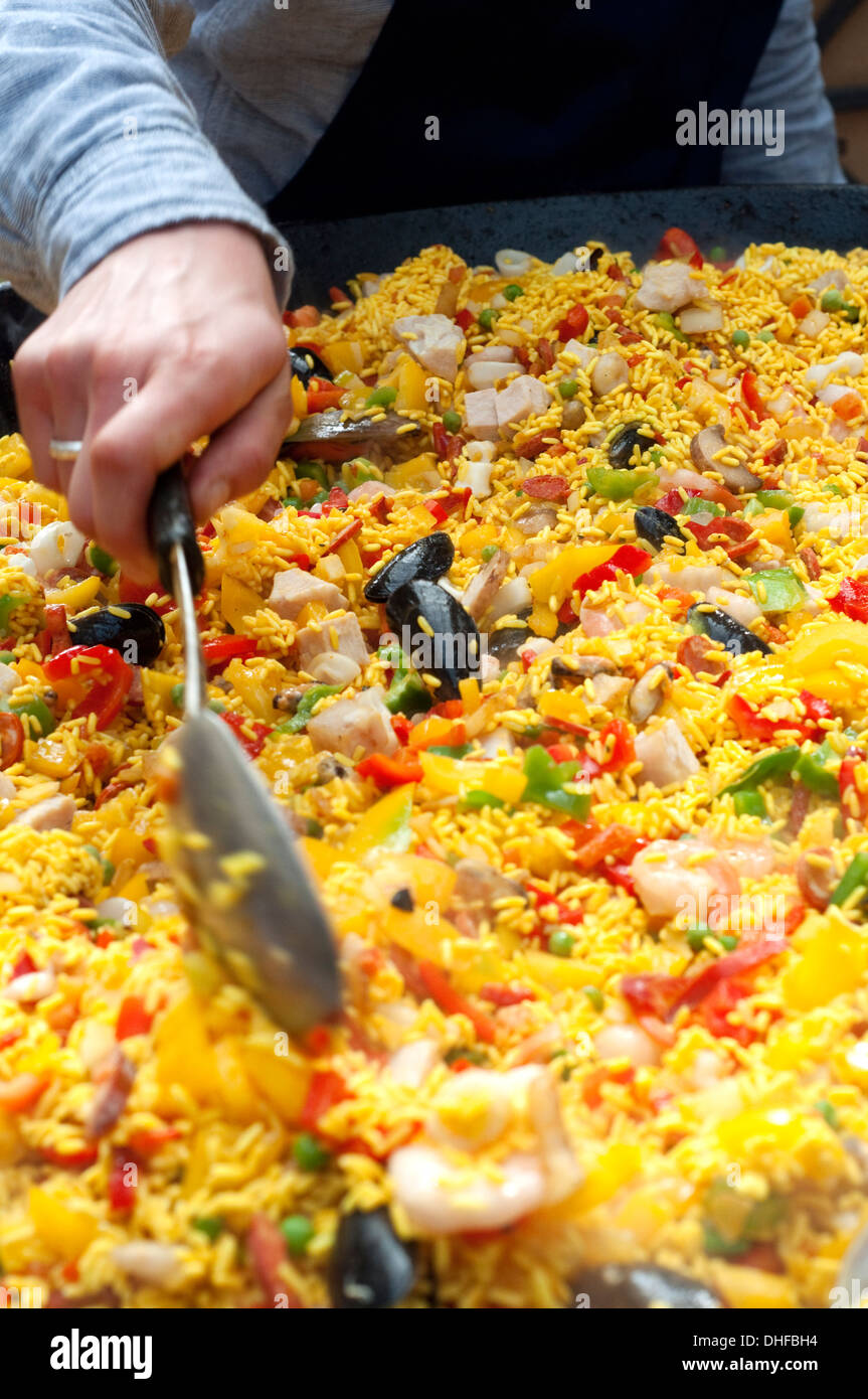 England, London, Covent Garden, Cooking Paella Outdoors Stock Photo Alamy