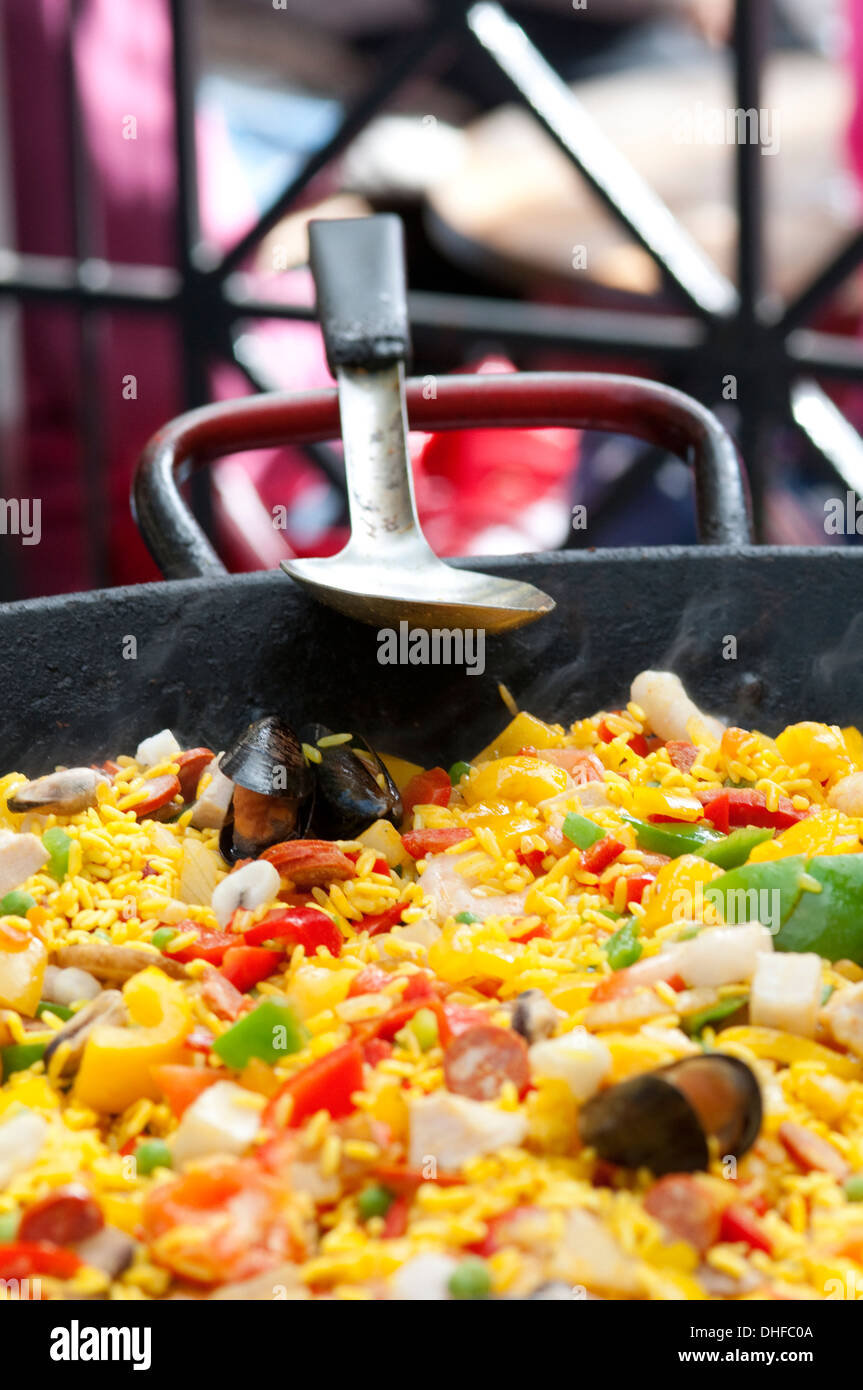 England, London, Covent Garden, Cooking Paella Outdoors Stock Photo Alamy