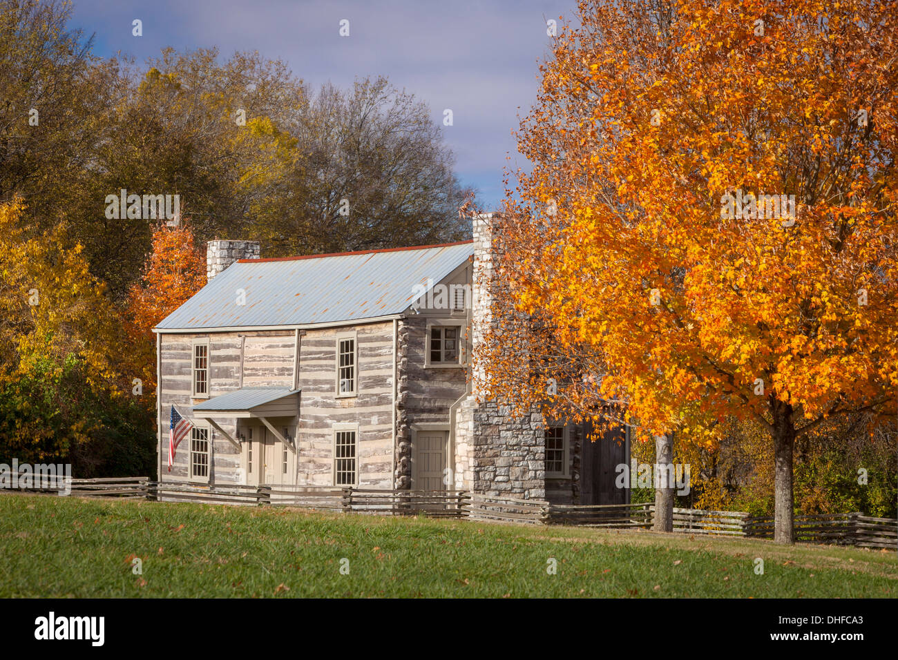 Old historic log home hi-res stock photography and images - Alamy