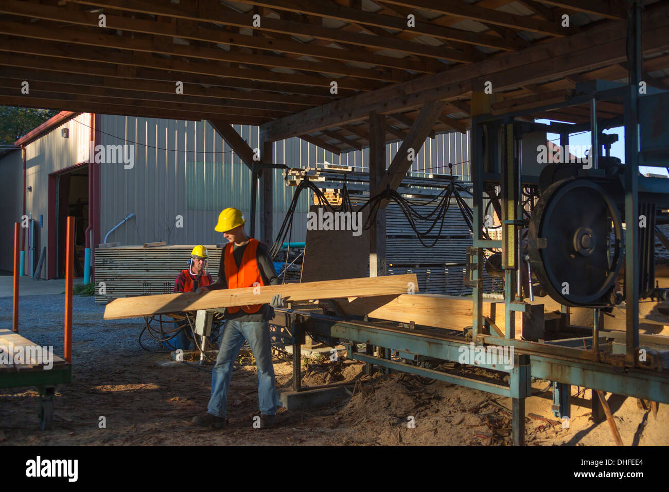 MANUAL HYDRAULIC SAWMILL WINDRIVER WOODWORKS LUMBER YARD JEFFERSON