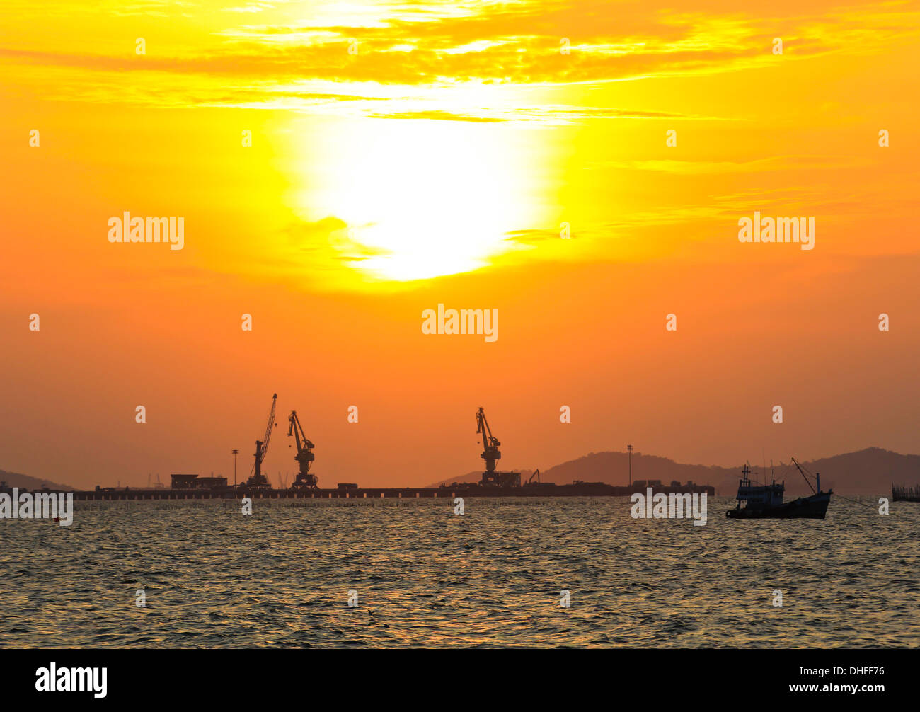 Sea sunset landscape hi-res stock photography and images - Alamy