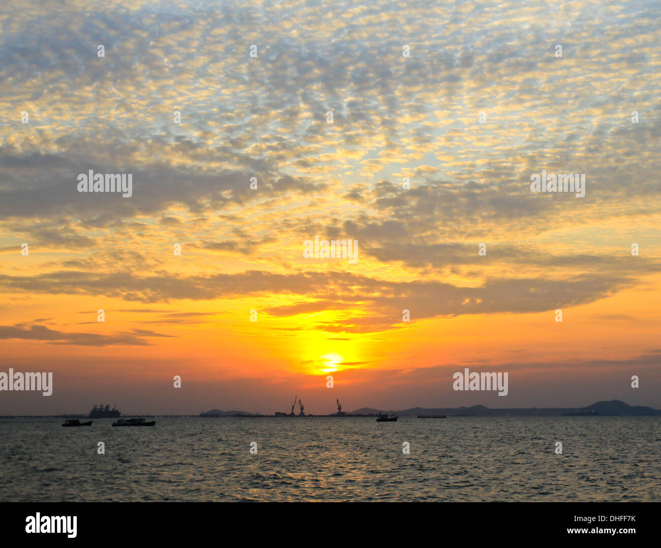 Sea sunset landscape hi-res stock photography and images - Alamy
