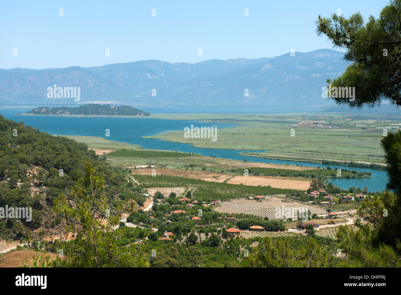 Asien, Türkei, Provinz Mugla, Blick üüber das Dorf Candir zum Köycegiz-See Stock Photo