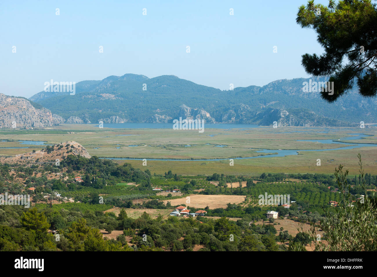 Asien, Türkei, Provinz Mugla, Blick üüber das Dorf Candir zum Köycegiz-See, links das antike Kaunos Stock Photo
