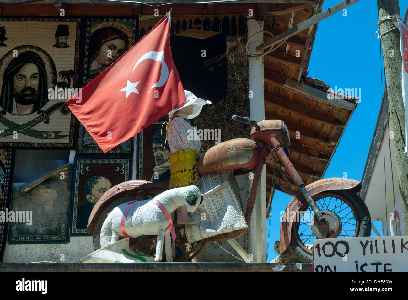 Türkei, Provinz Mugla, Bozburun-Halbinsel, Bayir-Köy, Souvenier-und Antiquitätengeschäft Stock Photo