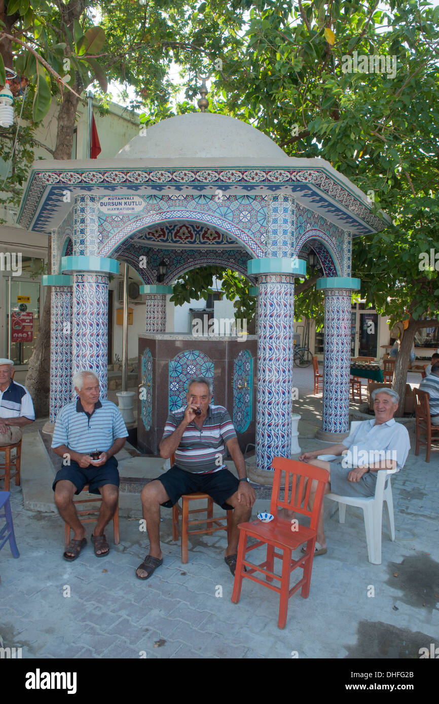 Türkei, Provinz Mugla, Bozburun-Halbinsel, Bozburun, Teegarten in der Ortsmitte Stock Photo