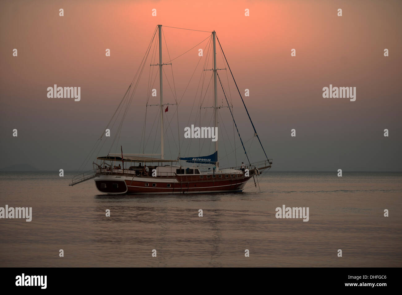 Asien, Türkei, Provinz Mugla, Resadiye-Halbinsel (Datca-Halbinsel), Palamutbükü, Segelyach in der Bucht Stock Photo