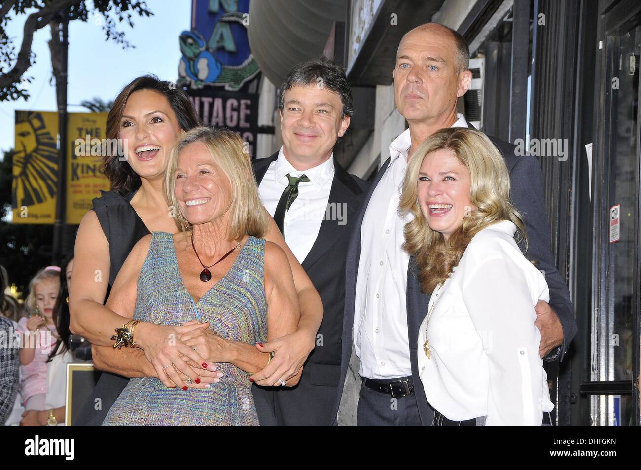 Los Angeles, CA, USA. 8th Nov, 2013. Mariska Hargitay, Ellen Siano