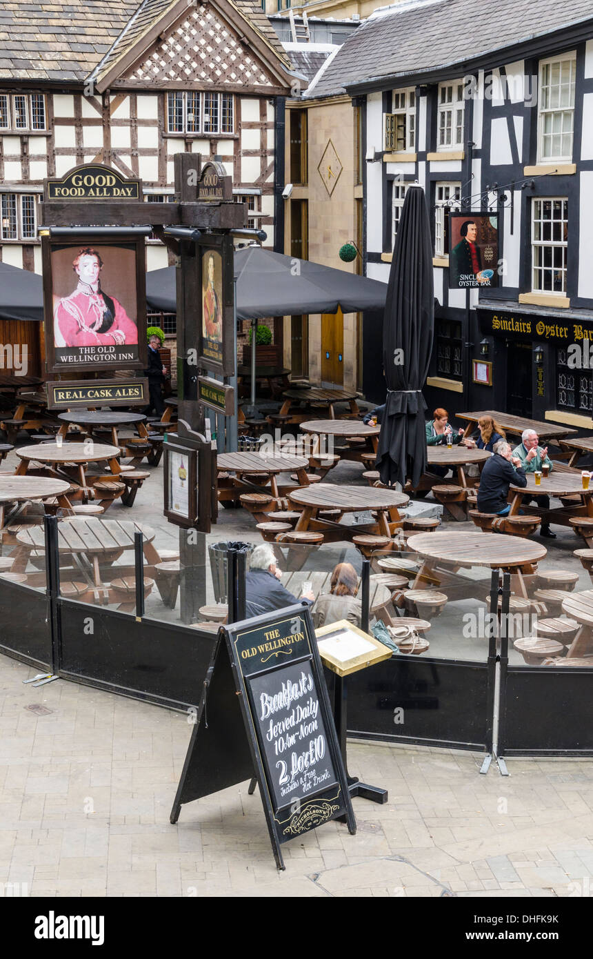 The Old Wellington Inn and Sinclair's Oyster Bar in Shambles Square, Manchester, England Stock Photo