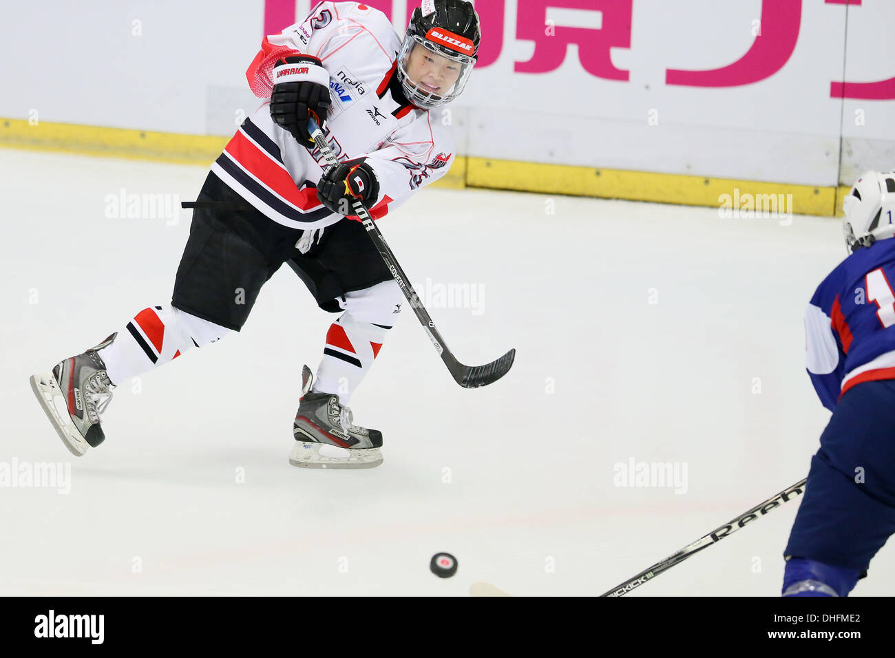 Shinyokohama Skate Center, Kanagawa, Japan. 8th Nov, 2013. Ami Nakamura