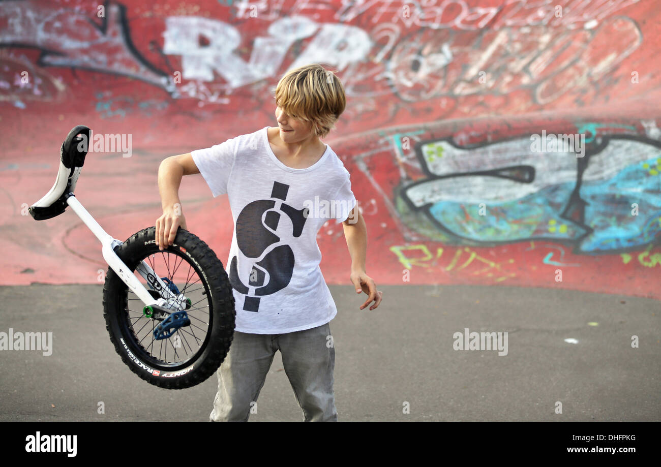 Leipzig, Germany. 24th Oct, 2013. 14 year old Mimo Valentin Seedler from  Leipzig poses with his unicycle across in Leipzig, Germany, 24 October  2013. Last year, Seedler, who took the artist's name