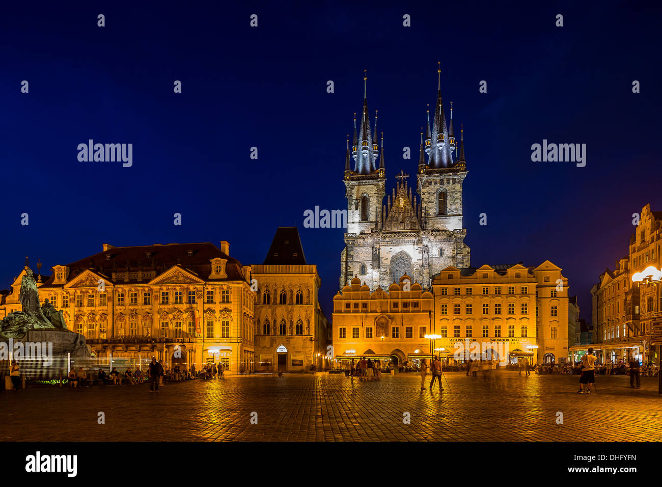 Prague Old Town Square At Night Stock Photo Alamy prague-old-town-square-at-night-stock-photo-alamy