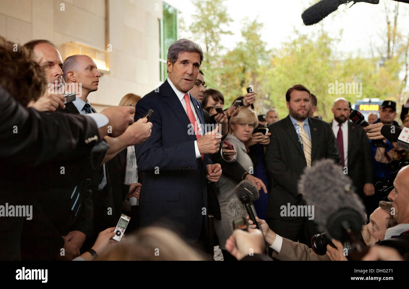 US Secretary of State John Kerry talks with reporters after arriving for talks with P5 members and Iran on nuclear issues November 8, 2013 in Geneva, Switzerland. Stock Photo