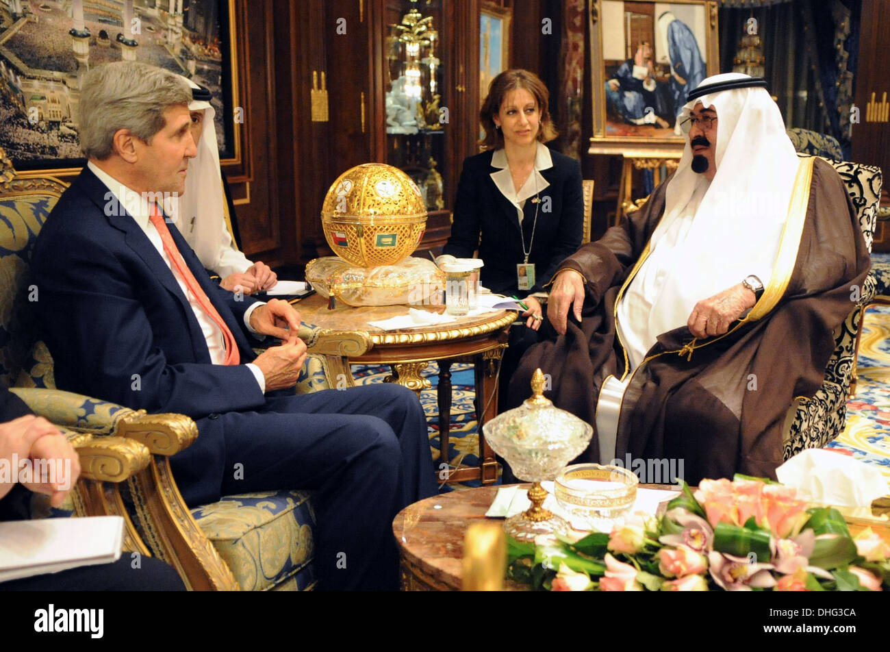 US Secretary of State John Kerry meets with King Abdullah of Saudi Arabia November 4, 2013 in Riyadh, Saudi Arabia. Stock Photo