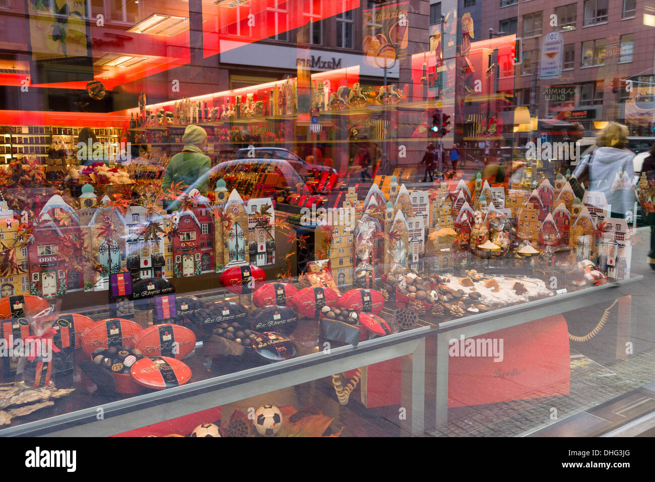 Berlin storefront hi-res stock photography and images - Alamy