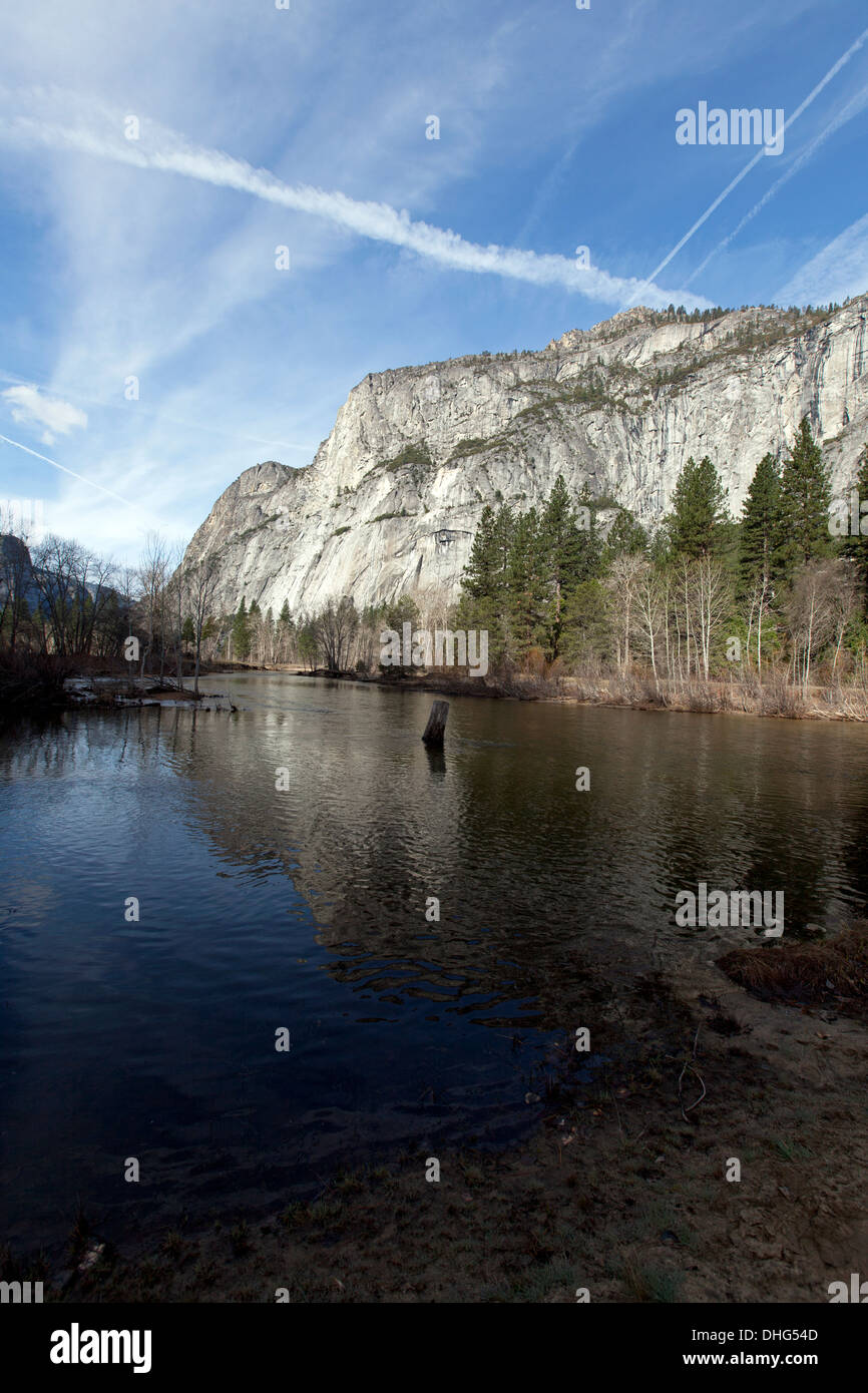 Yosemite cliff cliffs rock hi-res stock photography and images - Alamy