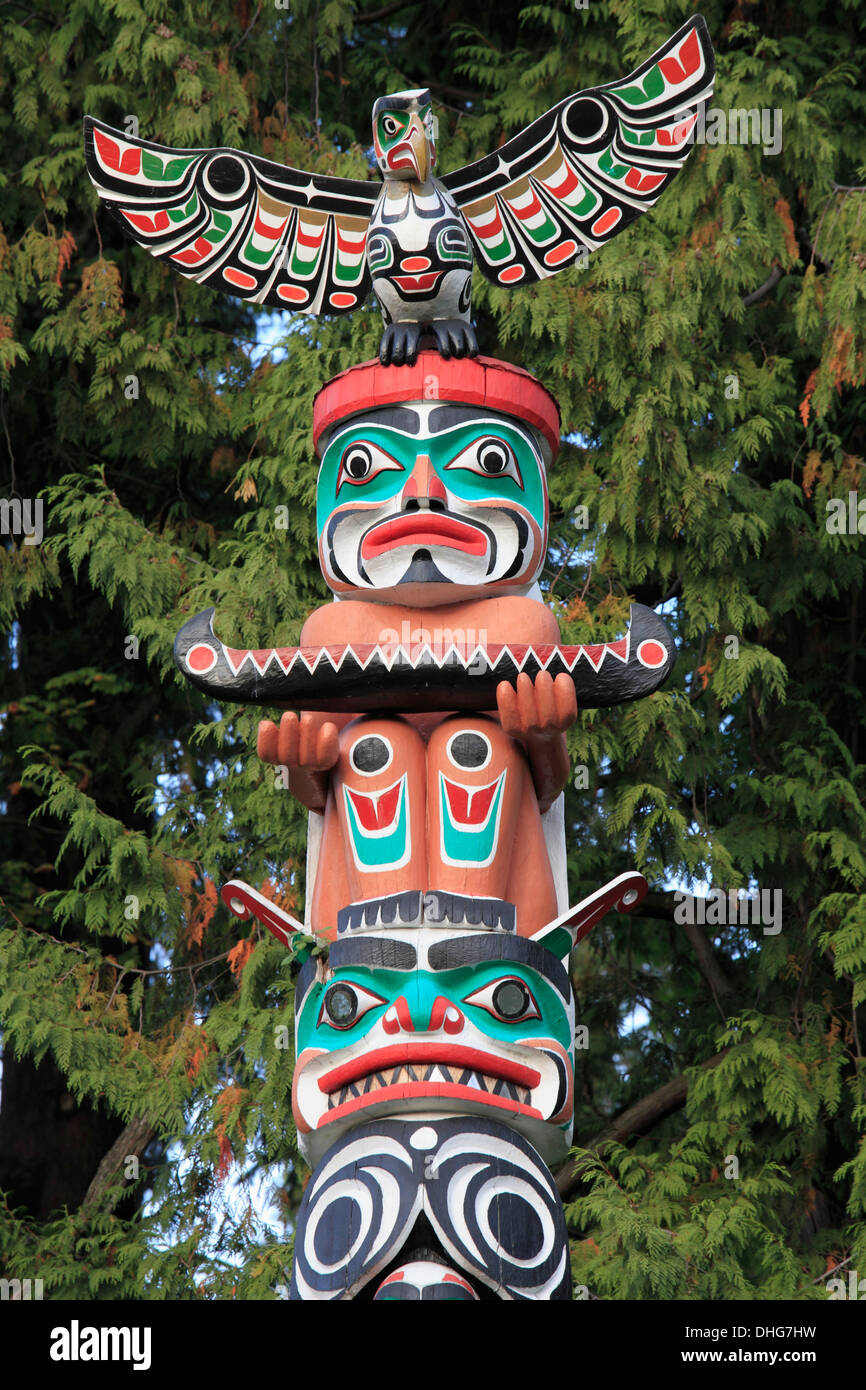 Canada totem poles hi-res stock photography and images - Alamy