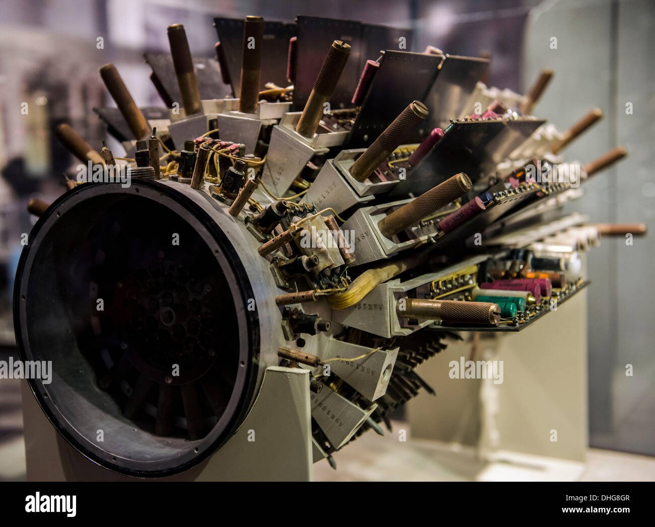 Mountain View, California, USA. 09th Nov, 2013. The circa 1951 UNIVAC I mercury memory tank by Remington Rand on display at the Computer History Museum in Silicon Valley. © Brian Cahn/ZUMAPRESS.com/Alamy Live News Stock Photo