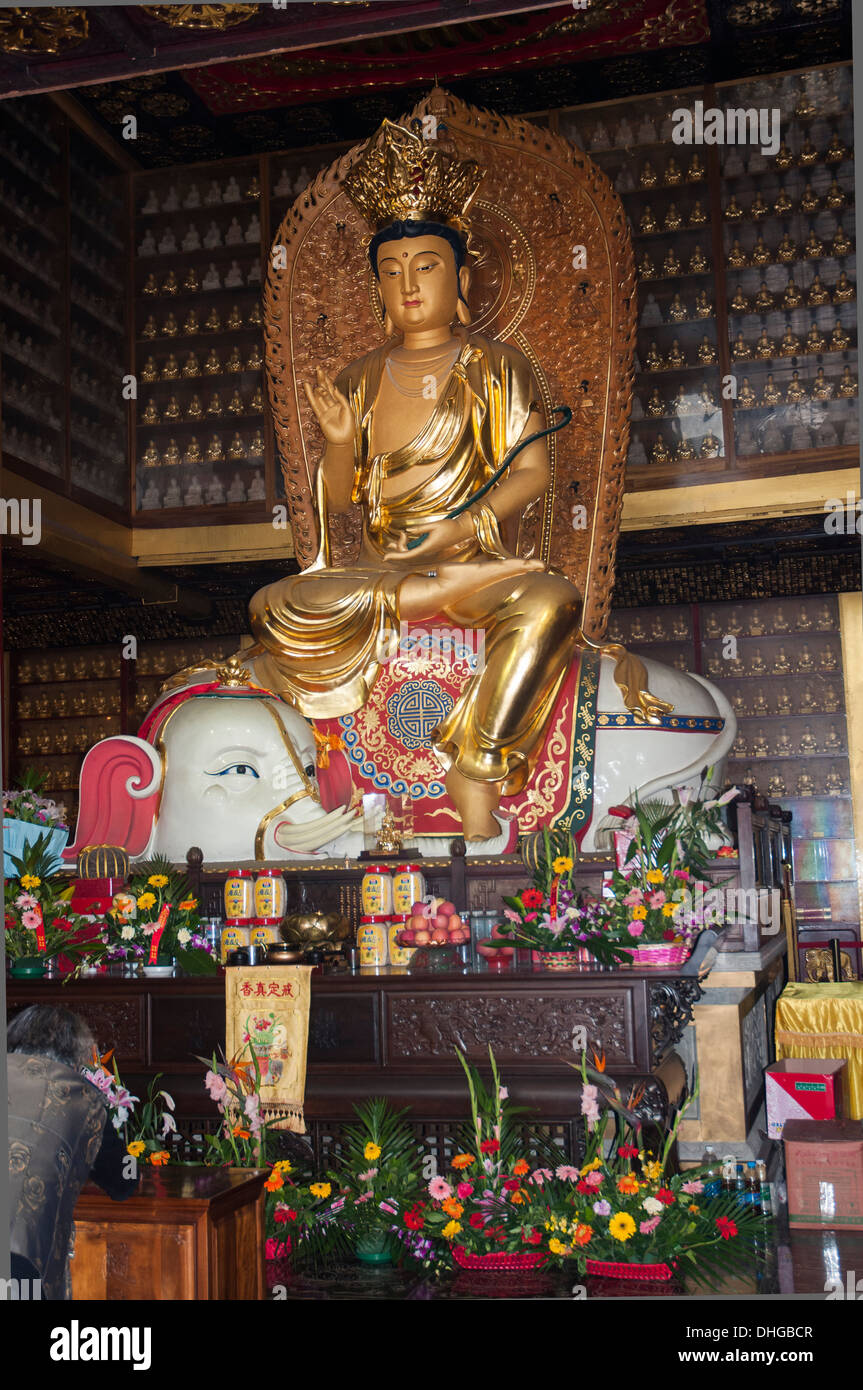 Buddha effigy at the 16th-century Baoguo Temple, Emei Shan, Sichuan, China Stock Photo