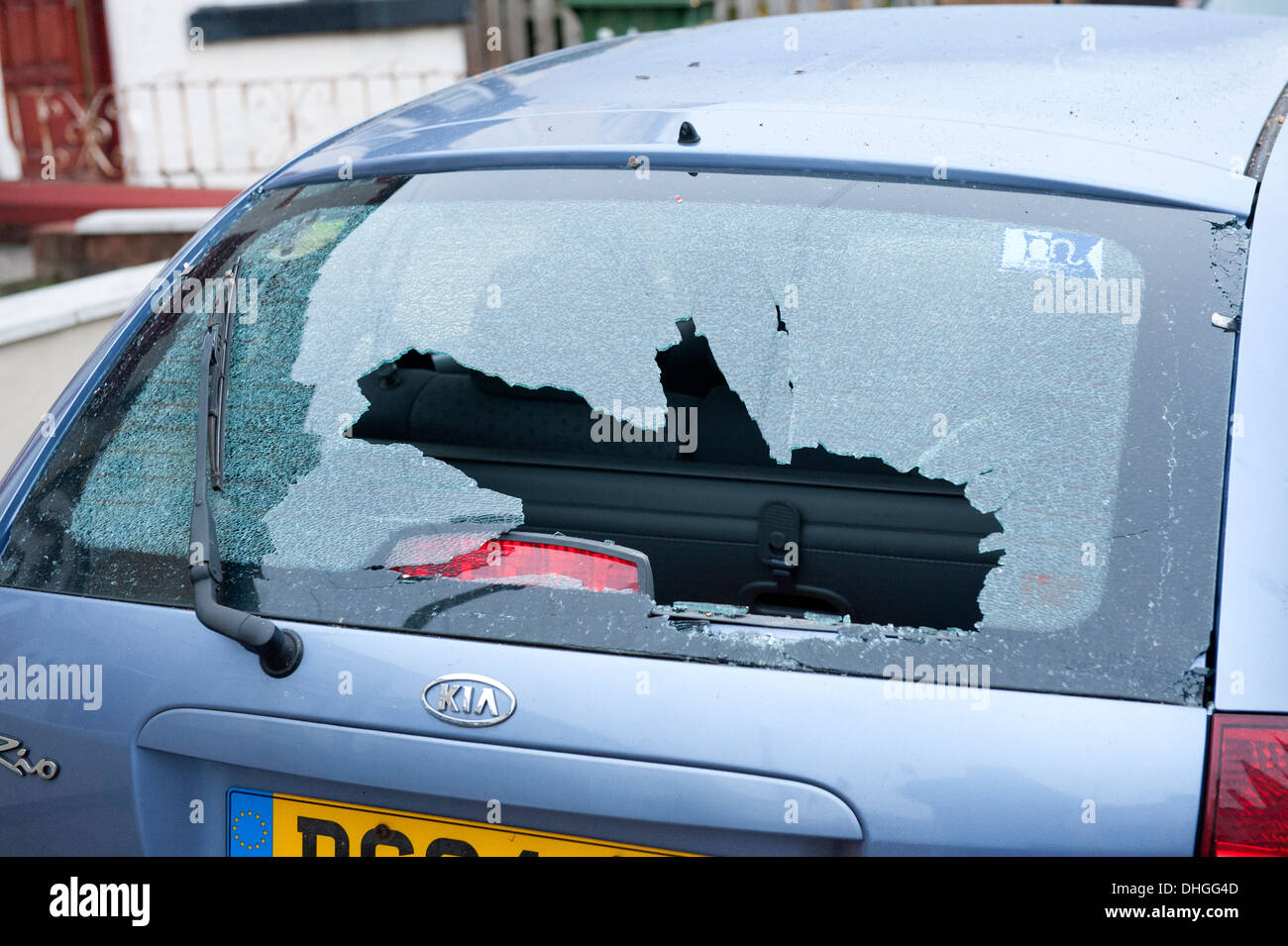 Smashed window hires stock photography and images Alamy