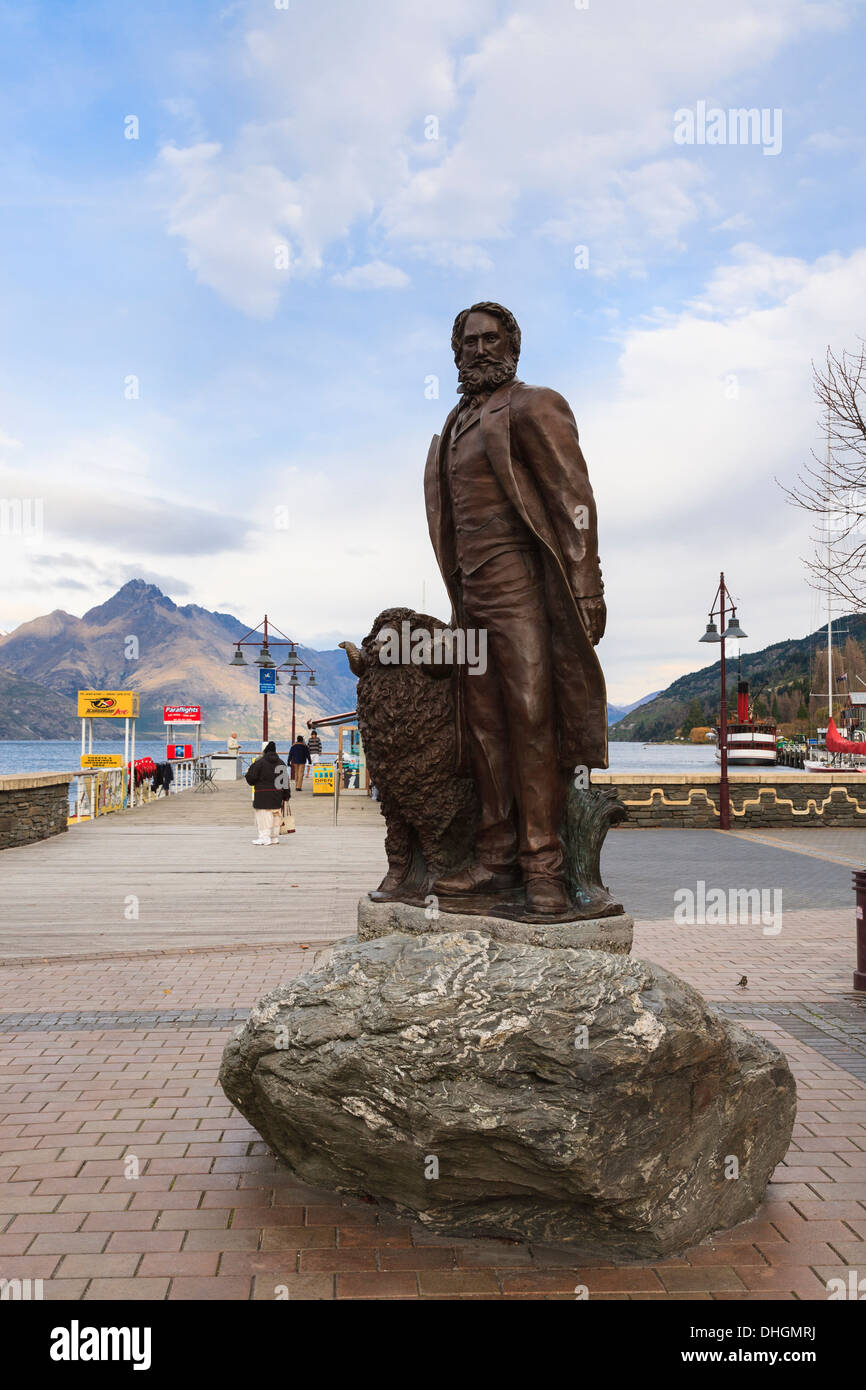 Bronze Kiwi Statue High Resolution Stock Photography And Images Alamy