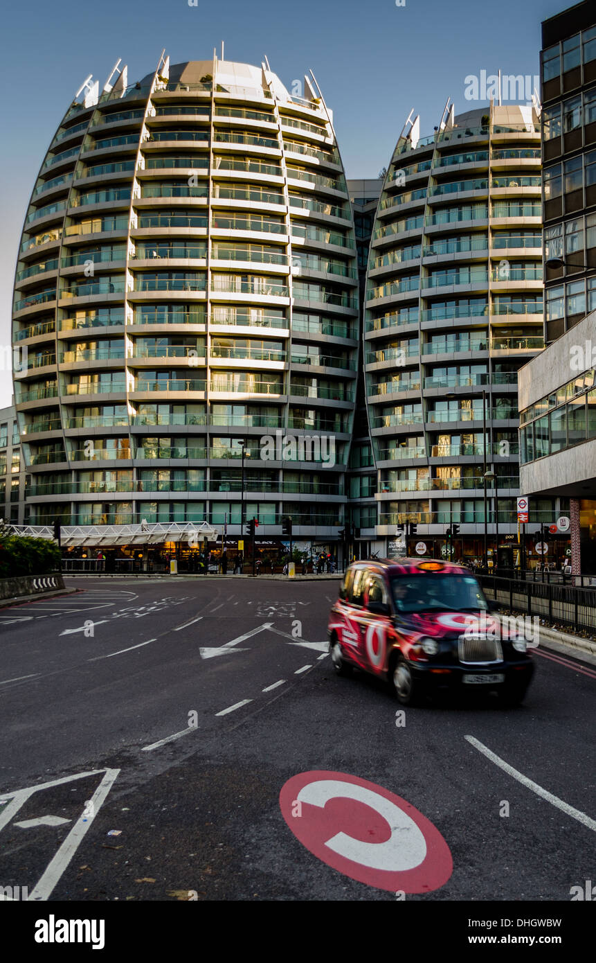 Taxi entering Congestion Charge zone off Old Street roundabout Stock Photo