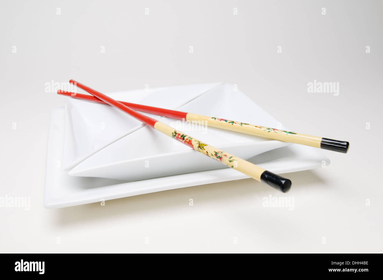 chopsticks on the plate cross right Stock Photo Alamy