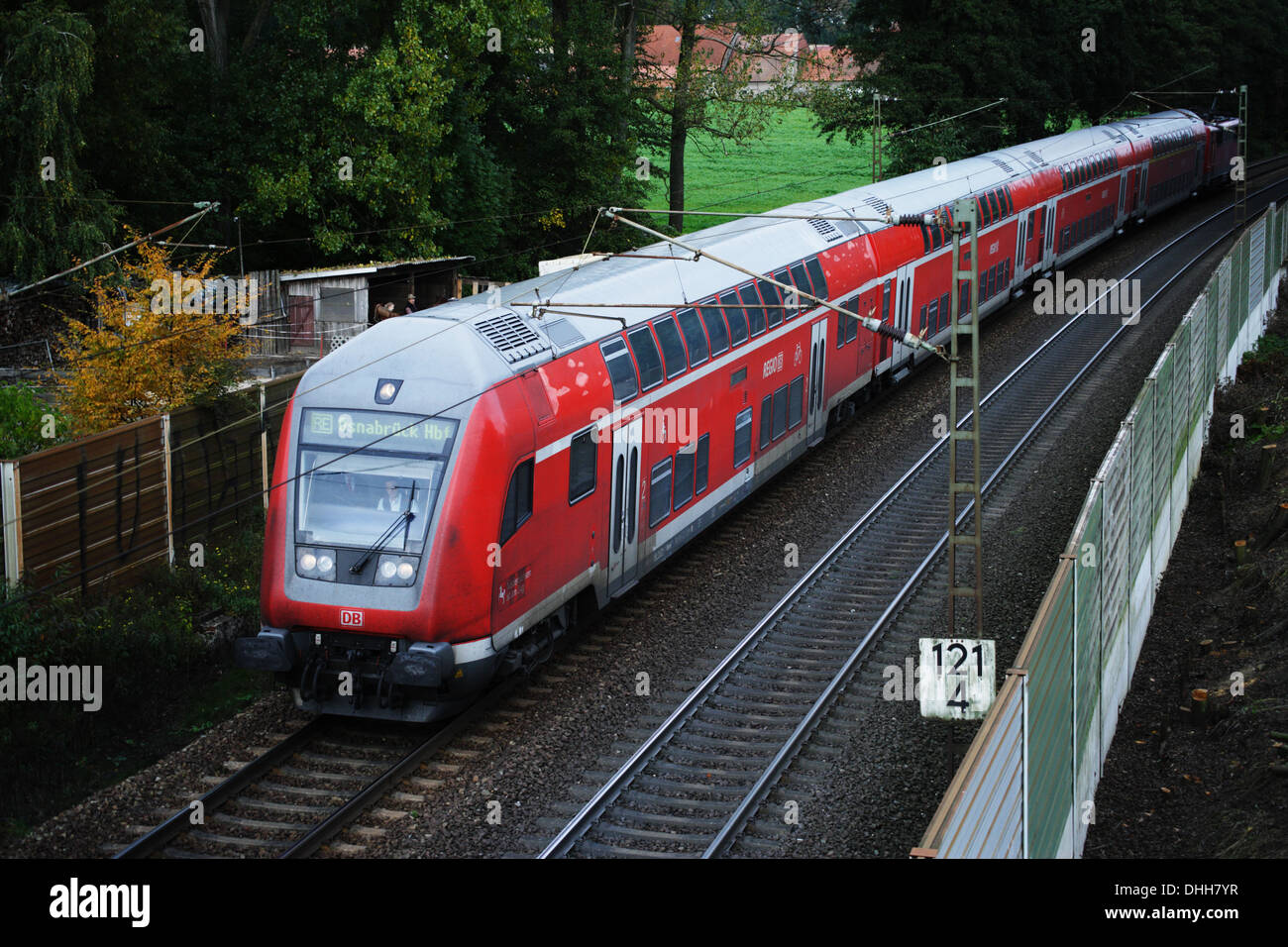 Regionalexpress der DB Region auf der Rollbahn (KBS385 Wanne Eikel-Hamburg KM124) bei Osnabrück (Oktober 2013) Stock Photo