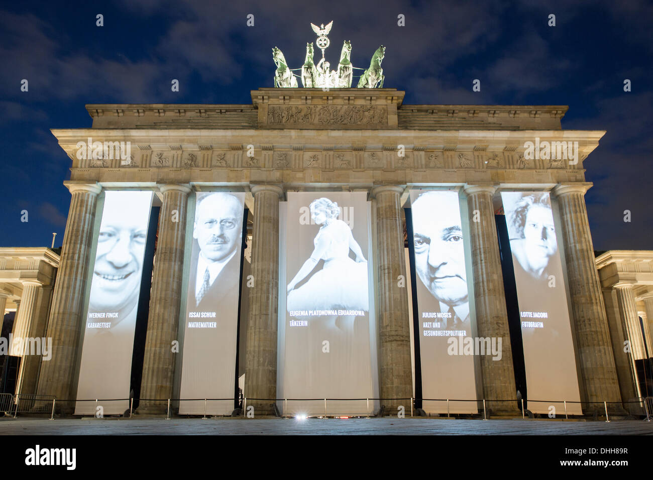 Berlin, Germany. 10th Nov, 2013. Projections on the Brandenburg Gate ...
