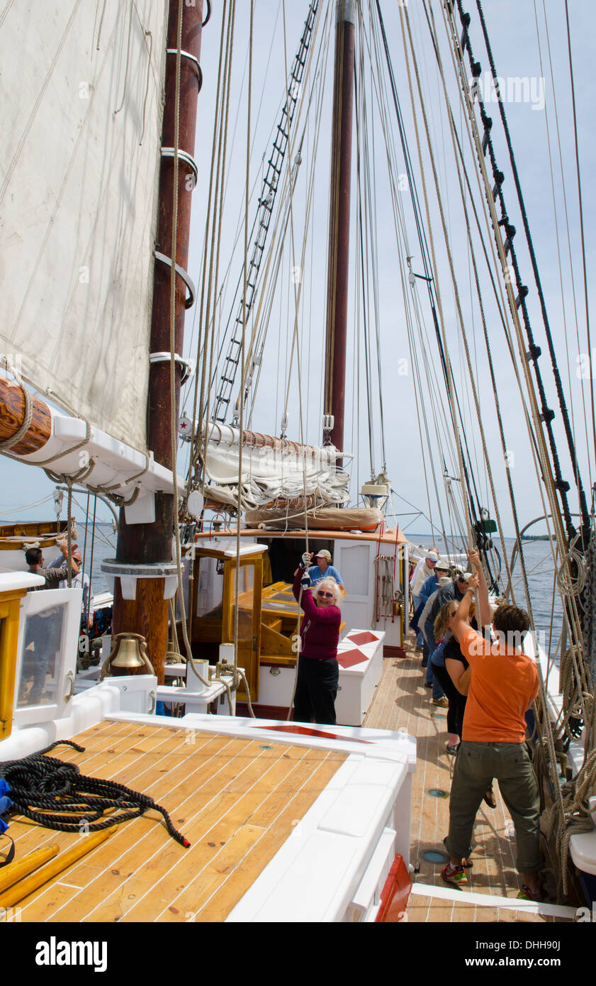 Schooner Heritage Windjammer Sailboat from Rockland Maine passengers