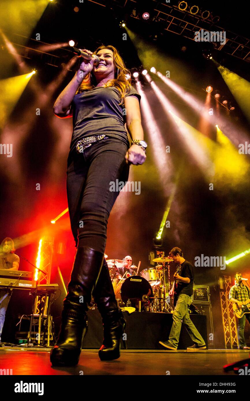 Detroit, Michigan, USA. 10th Nov, 2013. Country music artist GRETCHEN