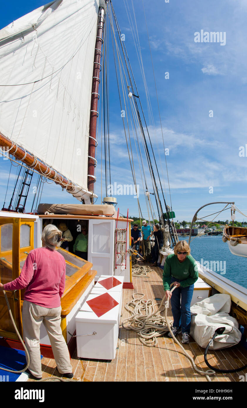 Schooner Heritage Windjammer Sailboat from Rockland Maine passengers