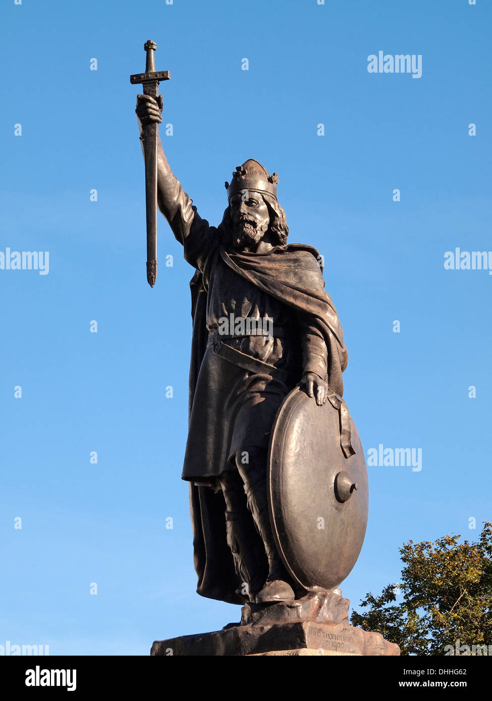 Alfred's statue in Winchester, thought you arselings might appreciate it! :  r/TheLastKingdom