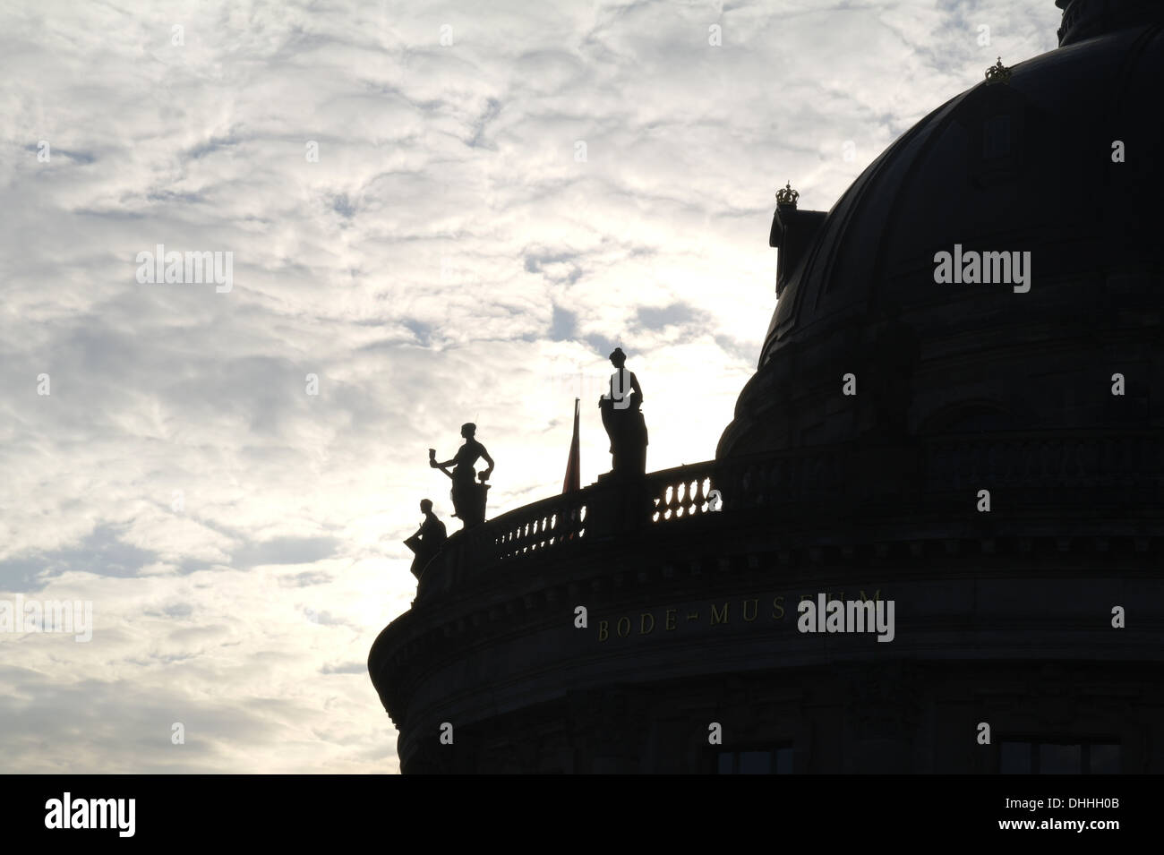 Dawn sky with silhouette of statues hi-res stock photography and images ...