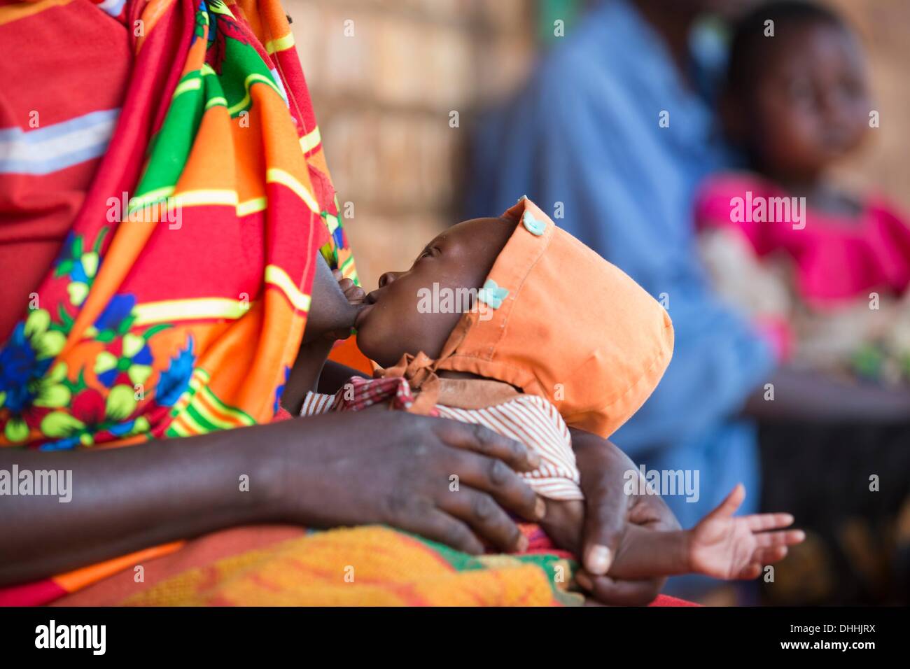 A woman suckles her baby in a health station in Rukogo near Kayanza in the north of Burundi, 23 September 2013. Photo: Tom Schulze Stock Photo
