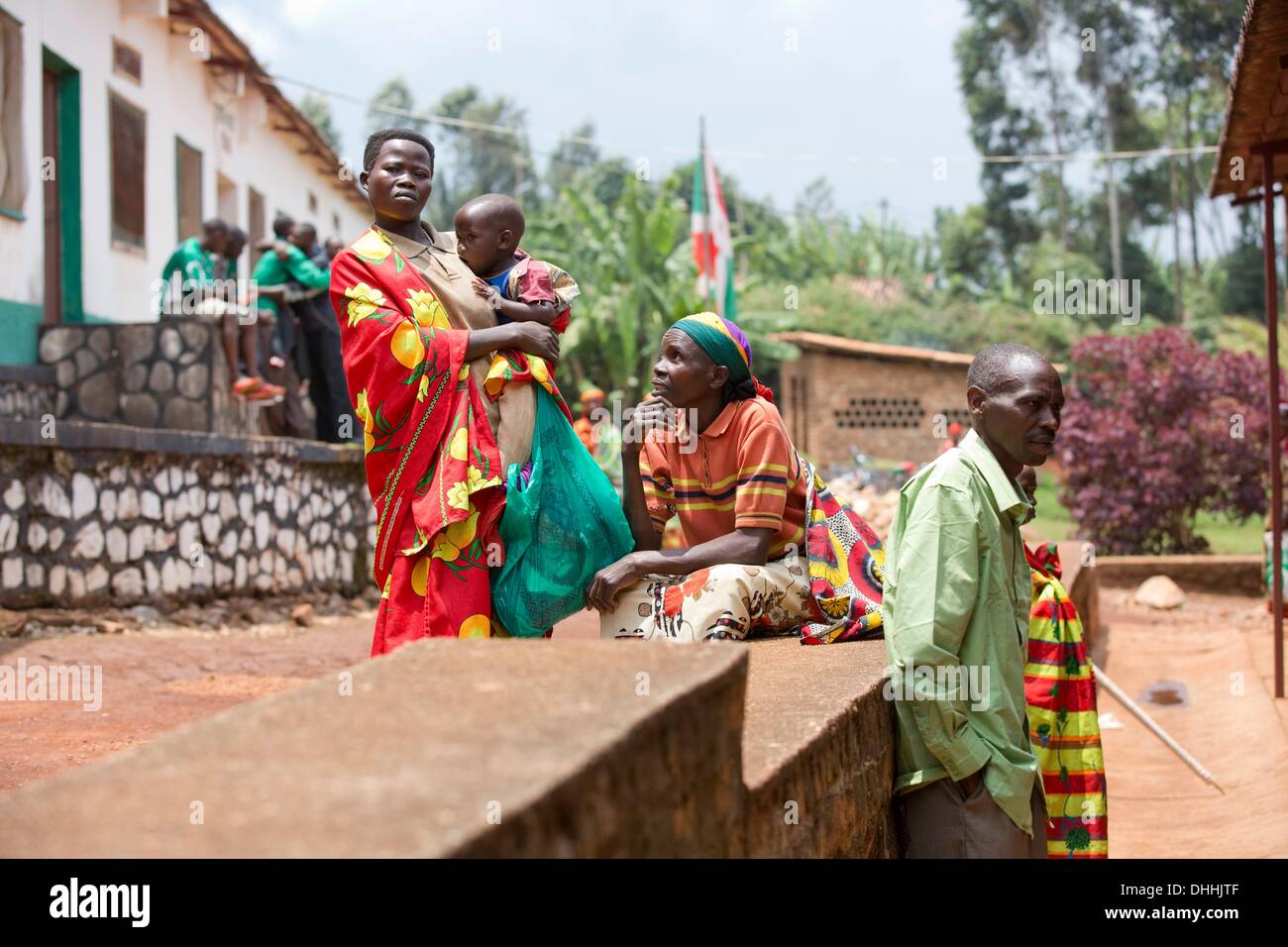 Parents wait with their babies for an examination at a health station in Rukogo near Kayanza in the north of Burundi, 23 September 2013. Photo: Tom Schulze Stock Photo