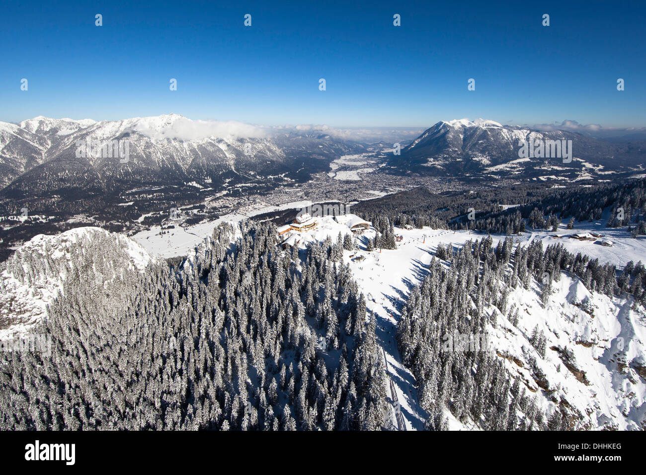 Ski resort at Mt. Kreuzeck, Garmisch-Partenkirchen, Upper Bavaria ...